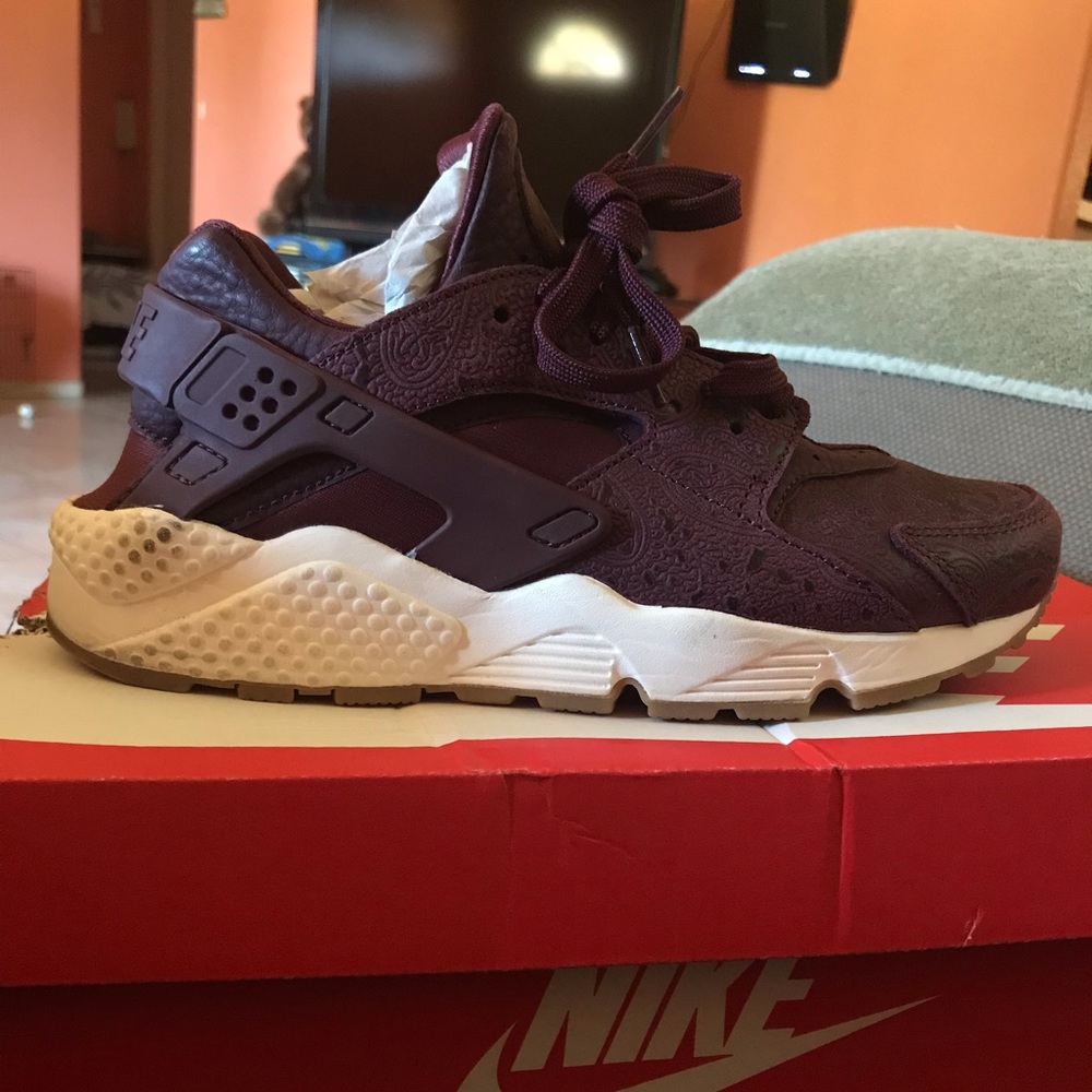 ‼️ Women’s Air Huarache size 7.5 ‼️